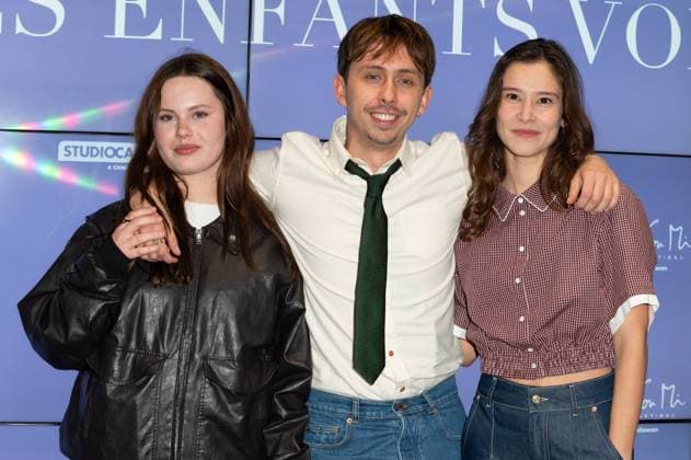 Les Enfants Vont Bien Premiere - Paris Louise Labeque, Nathan Ambrosioni and Lea Lopez attending to the premiere of ‘Les enfants vont bien’ held at UGC Les Halles cinema, in Paris, France on November 18, 2025. Photo by Mireille Ampilhac ABACAPRESS.COM Paris France  Copyright: xAmpilhacxMireille ABACAx