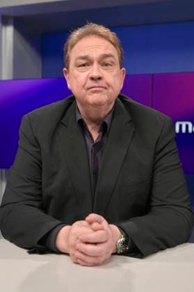 Oliver Kalkofe on the ARD talk show maischberger in Studio Berlin Adlershof Berlin, 18 11 2025 Foto:xM.xBehrensx xFuturexImagex maischberger1811_5105