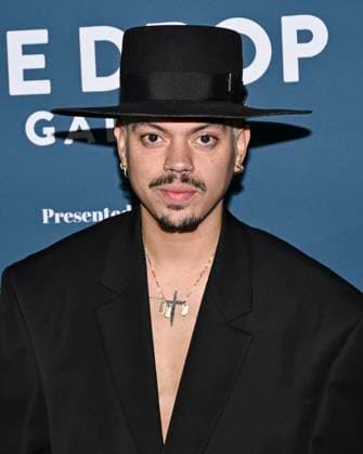 November 18, 2025, Los Angeles, California, USA: American actor and musician EVAN ROSS, 37, attends the 2025 One Drop Gala Los Angeles. Los Angeles USA - ZUMAb173 20251118_aap_b173_001 Copyright: xBillyxBennightx