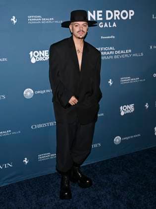 November 18, 2025, Los Angeles, California, USA: American actor and musician EVAN ROSS, 37, attends the 2025 One Drop Gala Los Angeles. Los Angeles USA - ZUMAb173 20251118_aap_b173_020 Copyright: xBillyxBennightx