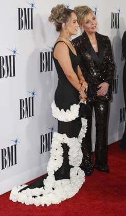 73rd Annual BMI Country Awards Lily Pearl Black and Lisa Hartman Black arriving at the 73rd Annual BMI Country Awards held at the BMI Building on November 18, 2025 in Nashville, TN. Nashville BMI Building Tennessee USA Copyright: xCurtisxHilbunx xAFF-USA.COMx