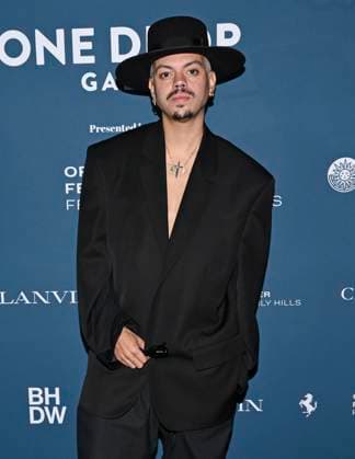 November 18, 2025, Los Angeles, California, USA: American actor and musician EVAN ROSS, 37, attends the 2025 One Drop Gala Los Angeles. Los Angeles USA - ZUMAb173 20251118_aap_b173_028 Copyright: xBillyxBennightx