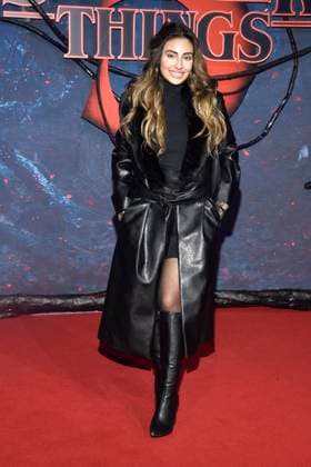 abb Melisa Gelen as a guest on the red carpet at the big fan event with screening of the Netflix series STRANGER THINGS 5 at Tempelhof Airport on 18 11 2025 in Berlin Berlin Germany