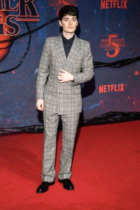 abb Noah Schnapp as a guest on the red carpet at the big fan event with screening of the Netflix series STRANGER THINGS 5 at Tempelhof Airport on 18 11 2025 in Berlin Berlin Germany
