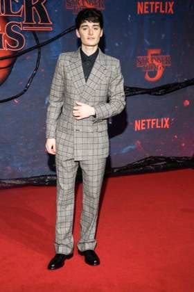 abb Noah Schnapp as a guest on the red carpet at the big fan event with screening of the Netflix series STRANGER THINGS 5 at Tempelhof Airport on 18 11 2025 in Berlin Berlin Germany