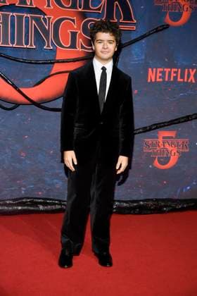 abb Gaten Matarazzo as a guest on the red carpet at the big fan event with screening of the Netflix series STRANGER THINGS 5 at Tempelhof Airport on 18 11 2025 in Berlin Berlin Germany