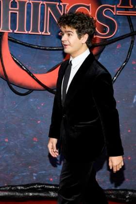 abb Gaten Matarazzo as a guest on the red carpet at the big fan event with screening of the Netflix series STRANGER THINGS 5 at Tempelhof Airport on 18 11 2025 in Berlin Berlin Germany