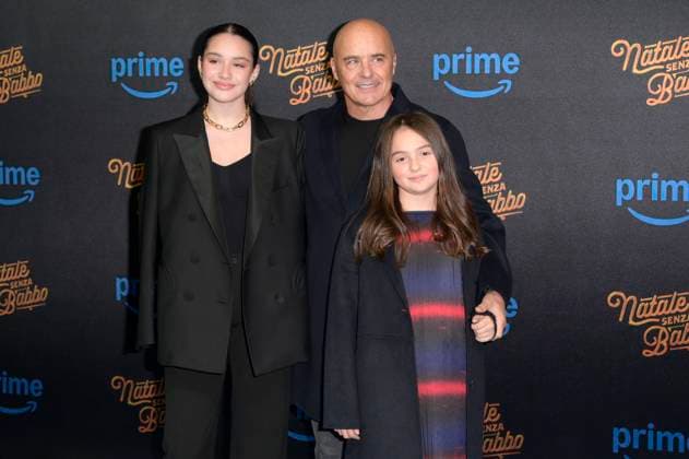 Luca Zingaretti with daughters Emma Zingaretti and Bianca Zingaretti at the premiere of the Amazon Prime Video film Natale senza Babbo at Cinema Adriano Rome, 18 11 2025 Foto:xA.xM.xTinghinox xFuturexImagex natale_5112