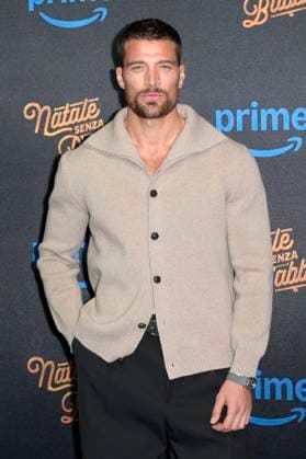 Simone Susinna at the premiere of the Amazon Prime Video film Natale senza Babbo at Cinema Adriano Rome, 18 11 2025 Foto:xA.xM.xTinghinox xFuturexImagex natale_5139