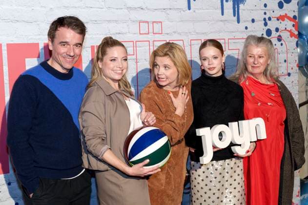 Alexander Khuon, Caroline Frier, Annette Frier, Maria Matschke Engel and Traute Hoess at the screening of the Joyn series Frier and Fünfzig Am Ende meiner Tage in the Astor Film Lounge at Arri Munich, 18 11 2025 Foto:xN.xKolinzx xFuturexImagex frier_5151