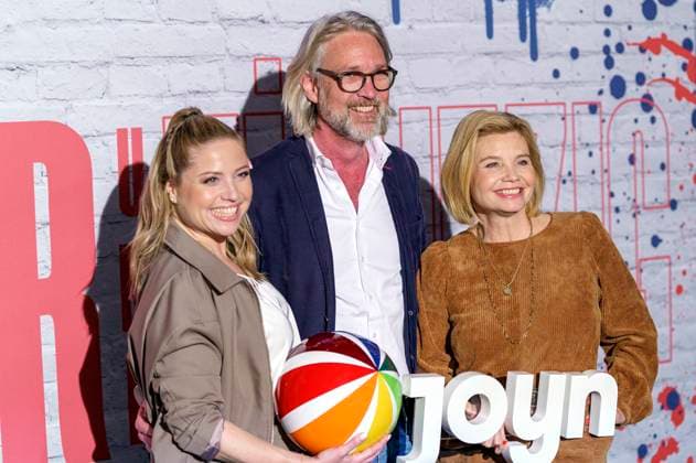 Caroline Frier, Marc Rasmus and Annette Frier at the screening of the Joyn series Frier and Fünfzig Am Ende meiner Tage in the Astor Film Lounge at Arri Munich, 18 11 2025 Foto:xN.xKolinzx xFuturexImagex frier_5158