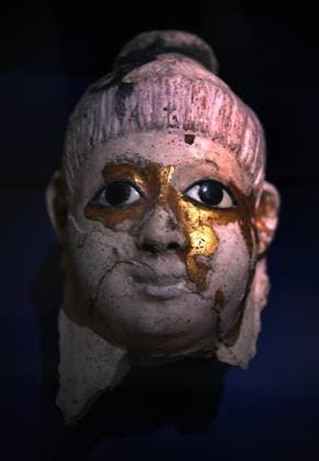 Mummies at the Museum of Mankind - Paris Mummies at the Museum of Mankind (Musee de L Homme). Mummies during a media preview of the exhibition in Paris, France on November 18, 2025. Photo by Alain Apaydin ABACAPRESS Paris France  Copyright: xApaydinxAlain ABACAx