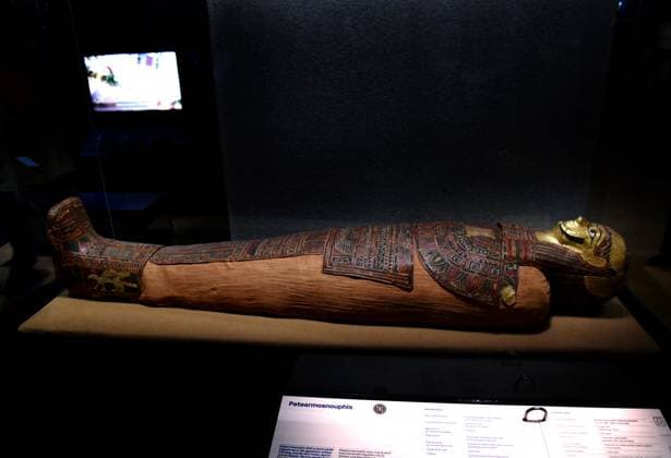 Mummies at the Museum of Mankind - Paris Mummies at the Museum of Mankind (Musee de L Homme). Mummies (Petearmosnouphis) during a media preview of the exhibition in Paris, France on November 18, 2025. Photo by Alain Apaydin ABACAPRESS Paris France  Copyright: xApaydinxAlain ABACAx