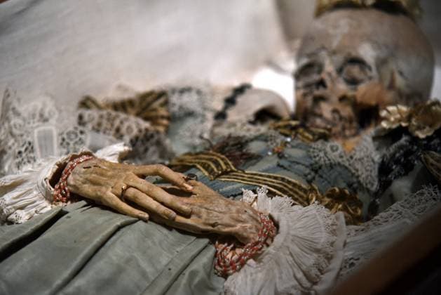 Mummies at the Museum of Mankind - Paris Mummies at the Museum of Mankind (Musee de L Homme). Mummies (La jeune fiille de Strasbourg) during a media preview of the exhibition in Paris, France on November 18, 2025. Photo by Alain Apaydin ABACAPRESS Paris France  Copyright: xApaydinxAlain ABACAx