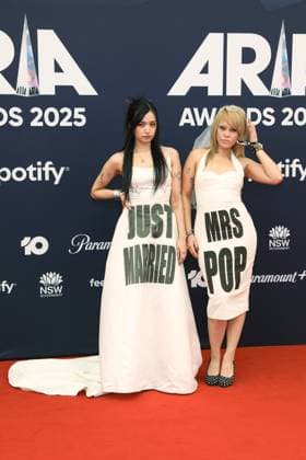 November 19, 2025: CAT & CALMELL attends the 2025 ARIA Awards at the Hordern Pavilion on November 19, 2025 in Sydney, NSW Australia - ZUMAa155 20251119_aaa_a155_034 Copyright: xChristopherxKhouryx