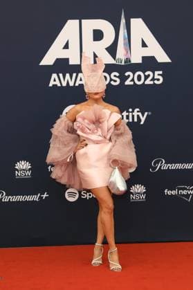 November 19, 2025: FASHION CRITICAL attends the 2025 ARIA Awards at the Hordern Pavilion on November 19, 2025 in Sydney, NSW Australia - ZUMAa155 20251119_aaa_a155_041 Copyright: xChristopherxKhouryx