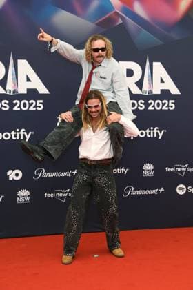 November 19, 2025: ALEX GRAY and OLIVER CRITCHLEY of HELLCAT SPEEDRACER attends the 2025 ARIA Awards at the Hordern Pavilion on November 19, 2025 in Sydney, NSW Australia - ZUMAa155 20251119_aaa_a155_086 Copyright: xChristopherxKhouryx