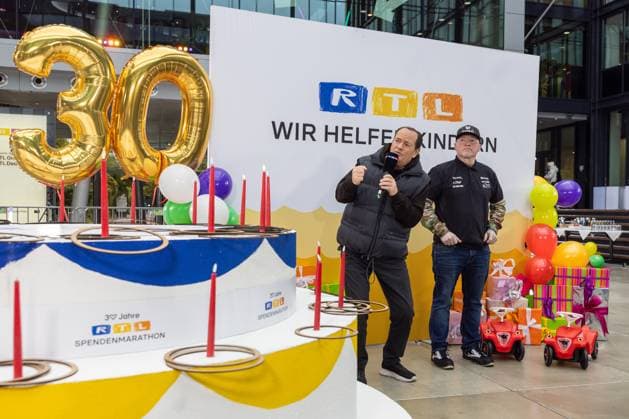 Press event for the RTL charity marathon in Cologne, 19 11 2025 Wolfram KONS in conversation with Joey KELLY At the RTL headquarters in Cologne Deutz, Joey Kelly and Wolfram Kons present the 24H BIRTHDAY CHALLENGE for the 30 RTL SPENDEN Copyright: xBonn.digitalx