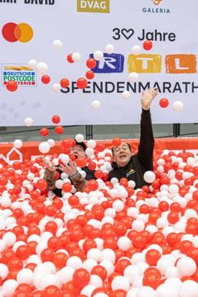 Press event for the RTL charity marathon in Cologne, 19 11 2025 Joey KELLY and Wolfram KONS in the ball pool At the RTL headquarters in Cologne Deutz, Joey Kelly and Wolfram Kons present the 24H BIRTHDAY CHALLENGE for the 30 RTL SPENDEN Copyright: xBonn.digitalx