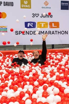 Press event for the RTL charity marathon in Cologne, 19 11 2025 Joey KELLY and Wolfram KONS in the ball pool At the RTL headquarters in Cologne Deutz, Joey Kelly and Wolfram Kons present the 24H BIRTHDAY CHALLENGE for the 30 RTL SPENDEN Copyright: xBonn.digitalx