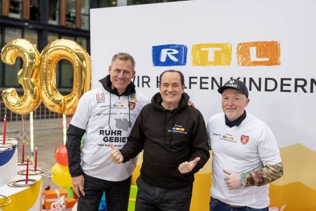 Press event for the RTL charity marathon in Cologne, 19 11 2025 Ingo ANDERBRÜGGE, Wolfram KONS and Joey KELLY At the RTL headquarters in Cologne Deutz, Joey Kelly and Wolfram Kons present the 24H BIRTHDAY CHALLENGE for the 30th RT Copyright: xBonn.digitalx