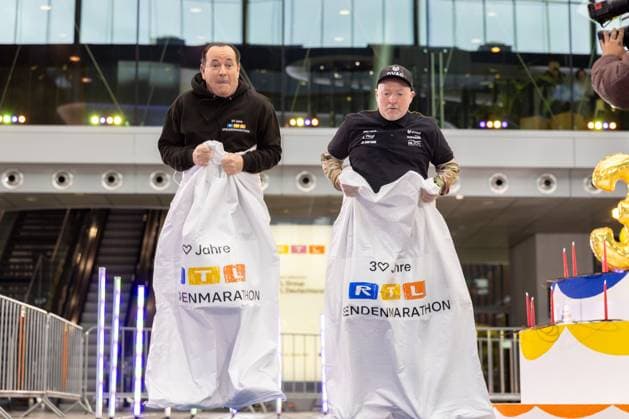 Press event for the RTL charity marathon in Cologne, 19 11 2025 Wolfram KONS and Joey KELLY at the sack race or bouncy sack according to Kelly At the RTL headquarters in Cologne Deutz, Joey Kelly and Copyright: xBonn.digitalx