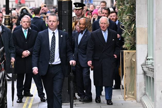 King Charles III at Fortnum &amp; Mason LONDON, UNITED KINGDOM - NOVEMBER 19: King Charles III leaves Fortnum &amp; Mason in central in London, United Kingdom on November 19, 2025. The King marked the second anniversary of Coronation Food Project. Rasid Necati Aslim Anadolu London United Kingdom. Editorial use only. Please get in touch for any other usage.  Copyright: x2025xAnadoluxRasidxNecatixAslimx