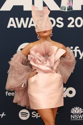 November 19, 2025, Sydney, Australia: FASHION CRITICAL attends the 2025 ARIA Awards at the Hordern Pavilion in Sydney, Australia. Sydney Australia - ZUMAa155 20251119_aaa_a155_028 Copyright: xChristopherxKhouryx
