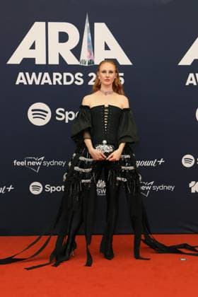 November 19, 2025: VERA BLUE attends the 2025 ARIA Awards at the Hordern Pavilion on November 19, 2025 in Sydney, NSW Australia - ZUMAa155 20251119_aaa_a155_103 Copyright: xChristopherxKhouryx