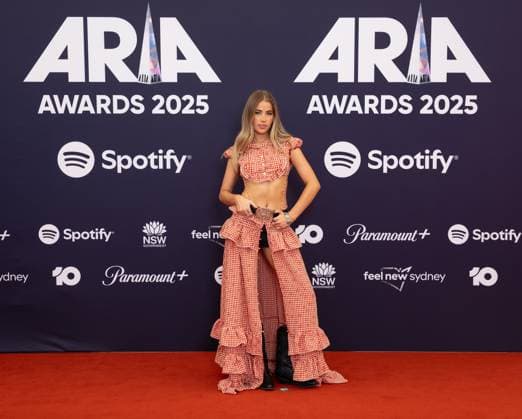 ARIA AWARDS 2025, Bella Mackenzie poses for a photo during the 2025 ARIA Awards at Hordern Pavilion in Sydney, Wednesday, November 19, 2025. ( NO ARCHIVING SYDNEY NEW SOUTH WALES AUSTRALIA  Copyright: xSITTHIXAYxDITTHAVONGx 20251120173878601526