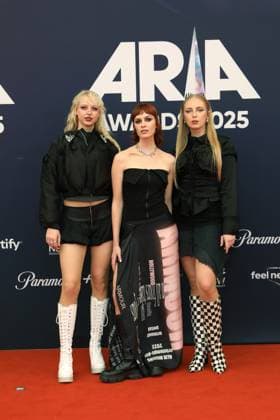 November 19, 2025: JADE INGVARSON-FAVRETTO, MIRANDA WARD and LAUREN COUTTS of BLUSHER attends the 2025 ARIA Awards at the Hordern Pavilion on November 19, 2025 in Sydney, NSW Australia - ZUMAa155 20251119_aaa_a155_123 Copyright: xChristopherxKhouryx