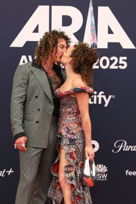 November 19, 2025: KELI HOLIDAY and ABBIE CHATFIELD attends the 2025 ARIA Awards at the Hordern Pavilion on November 19, 2025 in Sydney, NSW Australia - ZUMAa155 20251119_aaa_a155_131 Copyright: xChristopherxKhouryx