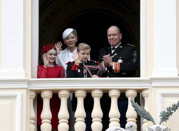FETE NATIONALE MONACO PHOTOPQR NICE MATIN Jean François Ottonello Monaco 19 11 2025 NO TABLOIDS WEB PRINT, NO DAILY MAIL GROUP, NO VOICI, NO GALA Fete Nationale Monegasque 2025 Prince Albert II, princess Charlene, hereditary prince Jacques and princess Gabriella at the window of the princely palace, place du palais Monaco 19 November 2025 Monegasque National Day 2025 Monaco France  Copyright: xPHOTOPQR NICExMATIN MAXPPPxJeanxFrançoisxOttonellox 20251119NIM4381 20251119NIM4381