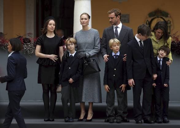 FETE NATIONALE MONACO COUR HONNEUR PALAIS PHOTOPQR NICE MATIN Jean François Ottonello Monaco 19 11 2025 NO TABLOIDS WEB PRINT, NO DAILY MAIL GROUP, NO VOICI, NO GALA Fete Nationale Monegasque 2025 Cour dHonneur du palais princier Alexandra de Hanovre, Beatrice, Pierre et Charlotte Casiraghi, Raphael Elmaleh Monaco 19 November 2025 Monegasque National Day 2025 Monaco France  Copyright: xPHOTOPQR NICExMATIN MAXPPPxJeanxFrançoisxOttonellox 20251119NIM4405 20251119NIM4405