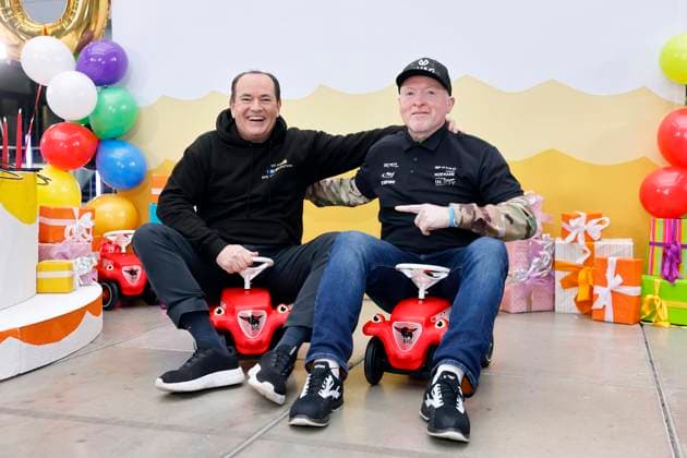 Presenter Wolfram Kons and singer Joey Kelly on sliding cars at a photo opportunity to mark 30 years of the RTL telethon in the RTL building on Picassoplatz Cologne, 19 11 2025 NRW Germany Copyright: xChristophxHardtx