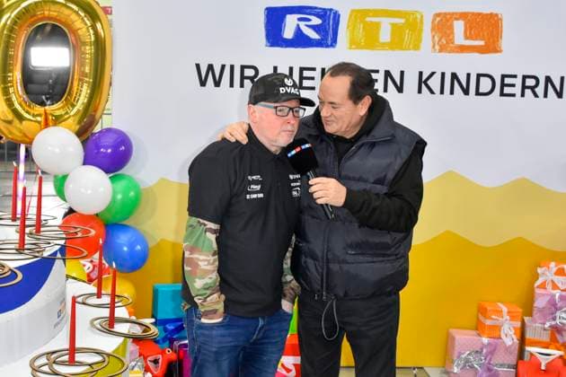 abb presenter Wolfram Kons and Joey Kelly musician athlete in the RTL studio at the photo session for the 24 hour charity birthday challenge 30th birthday of the RTL Spendenmarathon wir helfen Kindern bei RTL Deutschland on 19 11 2025 in Cologne Deutz NRW Germany