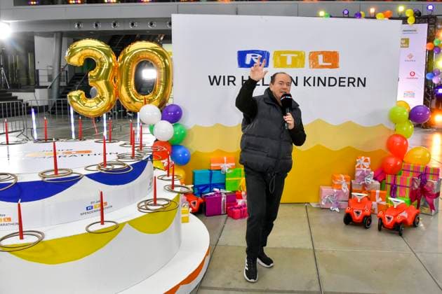 abb Presenter Wolfram Kons in the RTL studio at the photo session for the 24-hour charity birthday challenge 30th birthday of the RTL Spendenmarathon wir helfen Kindern bei RTL Deutschland on 19 11 2025 in Cologne Deutz NRW Germany