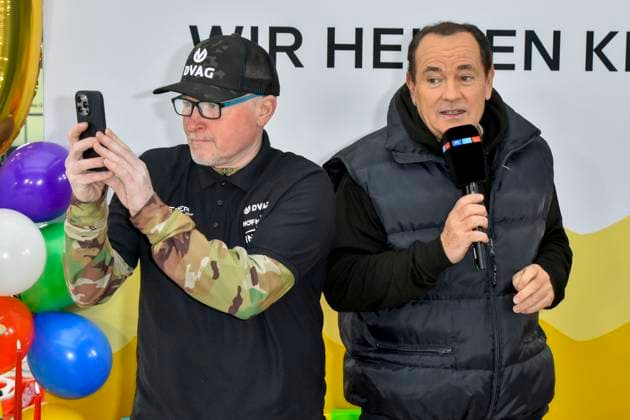 abb presenter Wolfram Kons and Joey Kelly musician athlete in the RTL studio at the photo session for the 24 hour charity birthday challenge 30th birthday of the RTL Spendenmarathon wir helfen Kindern bei RTL Deutschland on 19 11 2025 in Cologne Deutz NRW Germany