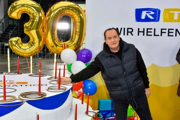 abb Presenter Wolfram Kons in the RTL studio at the photo session for the 24-hour charity birthday challenge 30th birthday of the RTL Spendenmarathon wir helfen Kindern bei RTL Deutschland on 19 11 2025 in Cologne Deutz NRW Germany