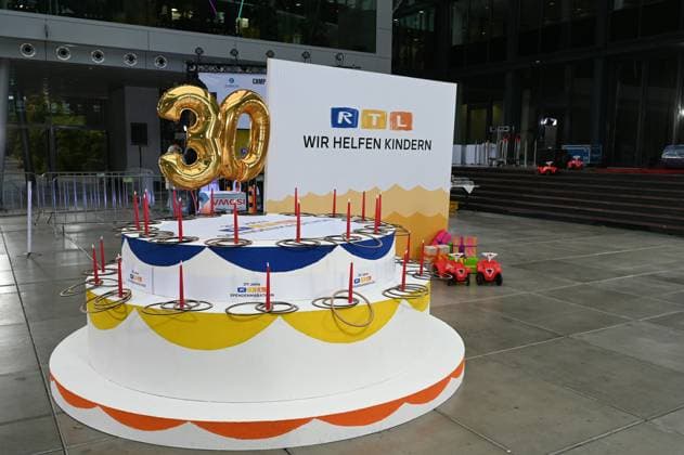 Decoration at a photo session for the 24-hour birthday challenge for the 30th anniversary of the RTL Spendenmarathon wir helfen Kindern, which takes place from 20 11 18 00 hrs