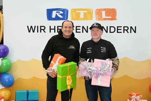 Presenter Wolfram Kons and Joey Kelly at a photo session for the 24-hour birthday challenge to mark the 30th anniversary of the RTL Spendenmarathon wir helfen Kindern, which takes place from 20 11 18 00 hrs.