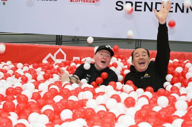 Presenter Wolfram Kons and Joey Kelly at a photo session for the 24-hour birthday challenge to mark the 30th anniversary of the RTL Spendenmarathon wir helfen Kindern, which takes place from 20 11 18 00 hrs.