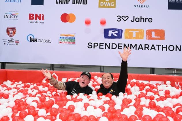 Presenter Wolfram Kons and Joey Kelly at a photo session for the 24-hour birthday challenge to mark the 30th anniversary of the RTL Spendenmarathon wir helfen Kindern, which takes place from 20 11 18 00 hrs.
