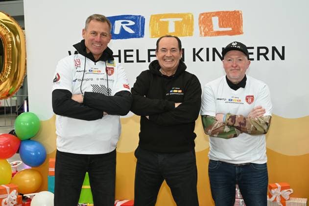 Former soccer player Ingo Anderbrügge, presenter Wolfram Kons and Joey Kelly, l r, at a photo session for the 24-hour birthday challenge to mark the 30th anniversary of the RTL Spendenmarathon wir helfen Kindern, which takes place from 20 11 18 00 h