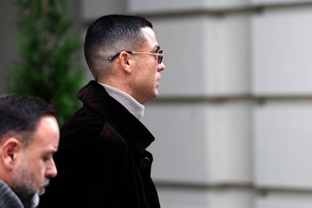 The captain of the Portuguese national football team and player for Saudi Arabia s Al-Nassr, Cristiano Ronaldo (C), walks out of his hotel in Washington, D.C USA 19 November 2025. Ronaldo met with U.S. President Donald Trump in the Oval Office before attending a state dinner hosted by the president on Tuesday in honor of Saudi Crown Prince Mohammed bin Salman and his delegation, which included the footballer. Cristiano Ronaldo met with Trump in the Oval Office during the visit of the Saudi prince !ACHTUNG: NUR REDAKTIONELLE NUTZUNG!  Copyright: xOctavioxGuzmánx USA6492 20251119-55018586486_1