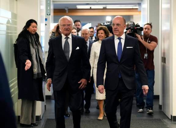 November 19, 2025, Ottawa, On, CAN: Sweden s King Carl XVI Gustaf, left, arrives at the Ericsson Research & Development facility in Ottawa, accompanied by Jan Carlson, chair of Ericsson s board of directors, on Wednesday, Nov. 19, 2025. Ottawa CAN  - ZUMAc35_ 20251119_zaf_c35_040 Copyright: xJustinxTangx