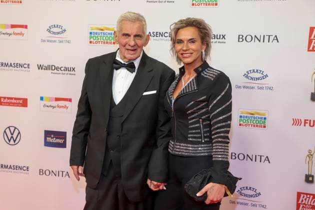 abb Actors Heinz Hoenig and Annika Kärsten Hoenig as guests on the red carpet at the Golden Bild der Frau 2025 award ceremony at the Theater im Hafen on 19 11 2025 in Hamburg Hamburg Germany