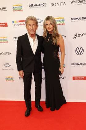 Peter Maffay and Hendrikje Balsmeyer at the Goldene Bild der Frau award ceremony on 19 11 2025 at the Stage Theater in Hamburg Goldene Bild der Frau award ceremony 2025 in Hamburg