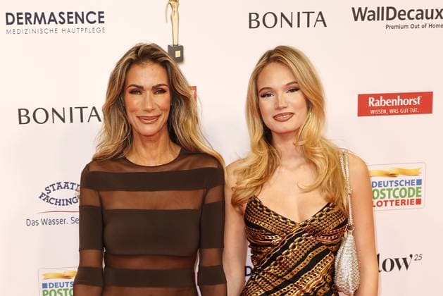 Yasmina Filali and her daughter Sam Helmer at the Goldene Bild der Frau award ceremony on 19 11 2025 at the Stage Theater in Hamburg Goldene Bild der Frau award ceremony 2025 in Hamburg