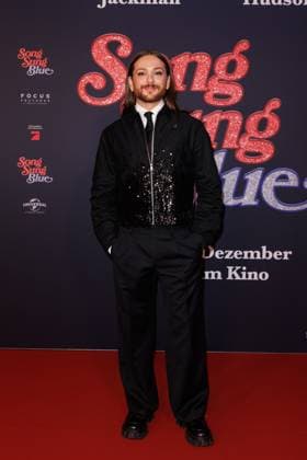 Premiere Song Sung Blue Riccardo Simonetti at the European premiere of the movie Song Sung Blue at the Zoo Palast on 19 11 2025 in Berlin Copyright: xEventpressxKochanx